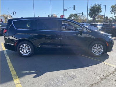 2024 Chrysler Pacifica Touring L Van 4D