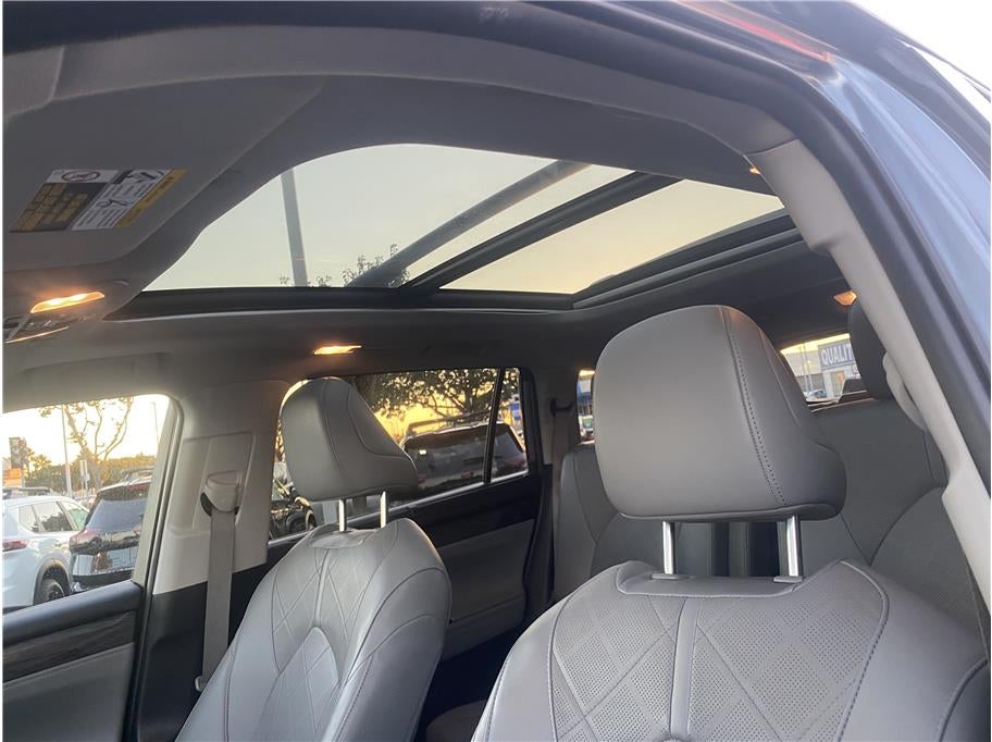 2023 Toyota Highlander Platinum Sport Utility 4D