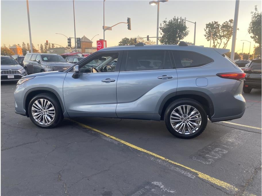 2023 Toyota Highlander Platinum Sport Utility 4D
