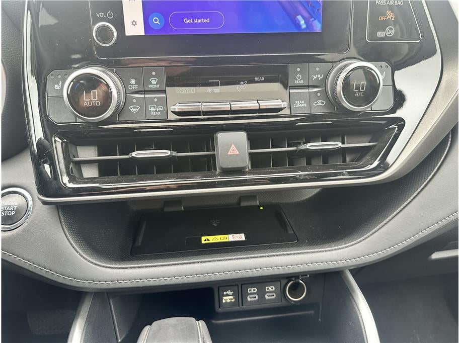 2023 Toyota Highlander XLE Sport Utility 4D