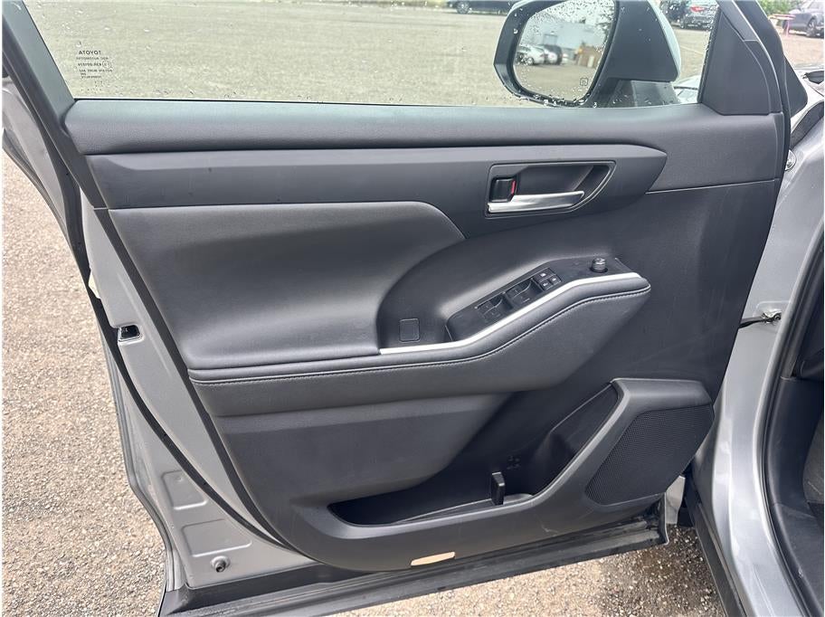2023 Toyota Highlander XLE Sport Utility 4D