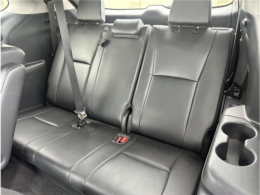 2023 Toyota Highlander XLE Sport Utility 4D
