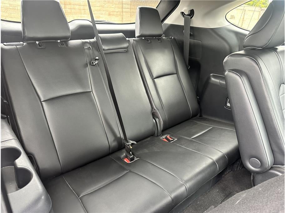2023 Toyota Highlander XLE Sport Utility 4D