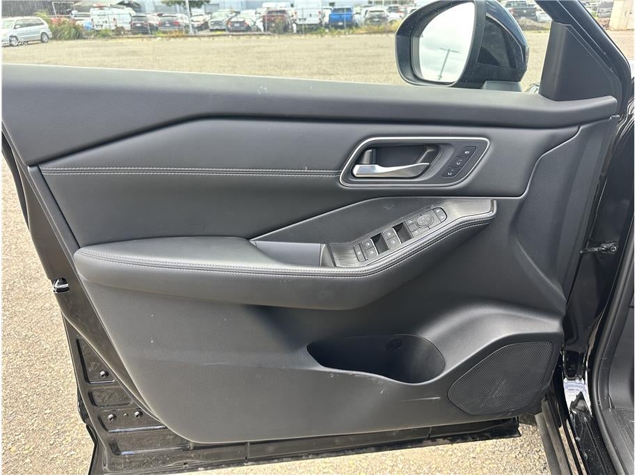 2025 Nissan Rogue Platinum Sport Utility 4D