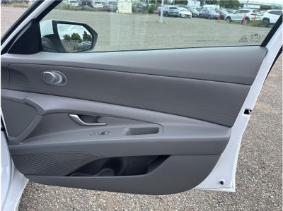2026 Hyundai Elantra SE Sedan 4D