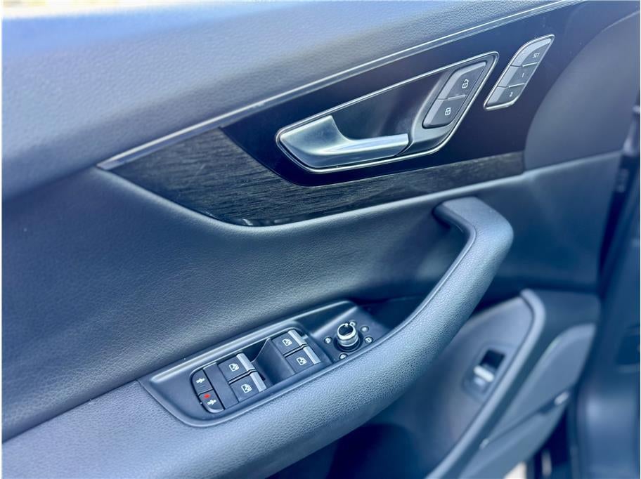 2019 Audi Q7 55 TFSI SE Premium Plus Sport Utility 4D