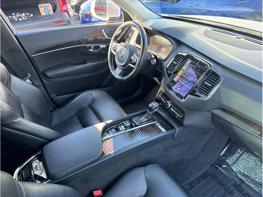 2018 Volvo XC90 T6 Momentum Sport Utility 4D