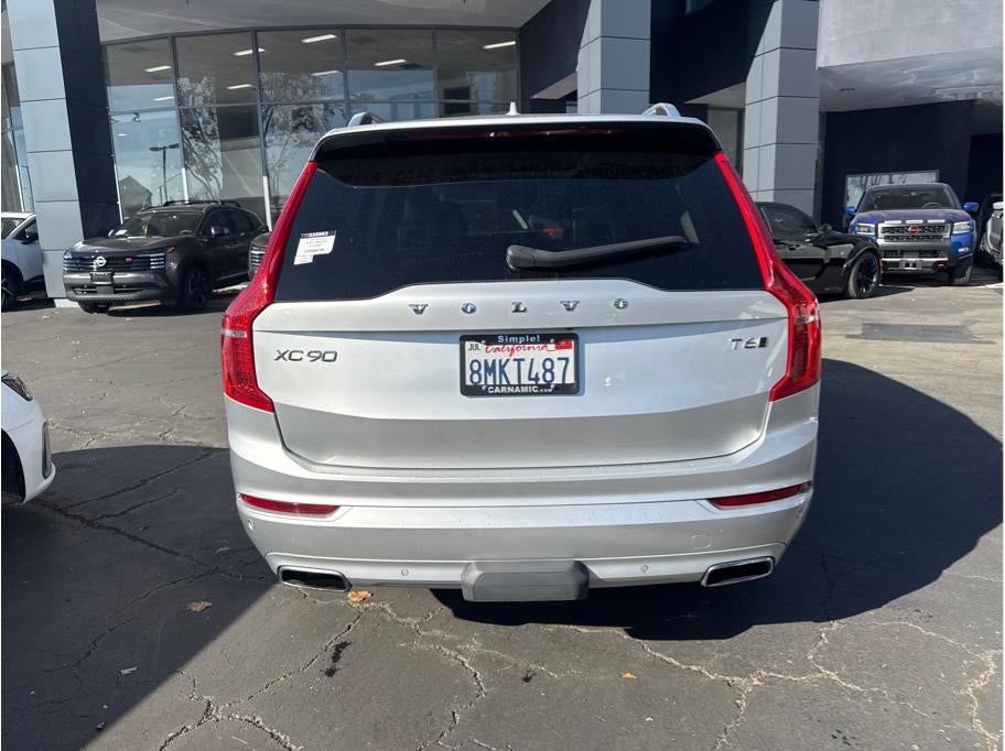 2018 Volvo XC90 T6 Momentum Sport Utility 4D