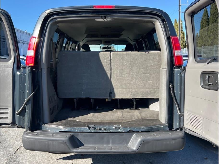 2017 Chevrolet Express 2500 Passenger LS Van 3D