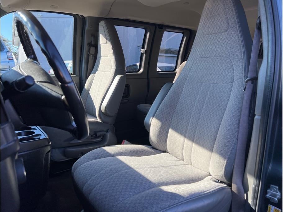 2017 Chevrolet Express 2500 Passenger LS Van 3D