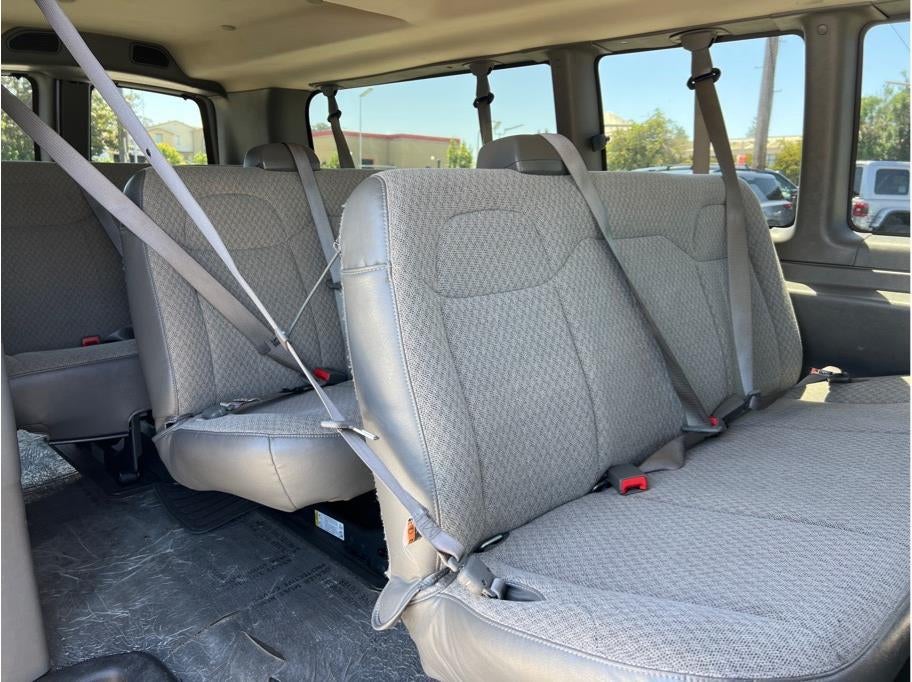 2024 Chevrolet Express 3500 Passenger LT Extended Van 3D