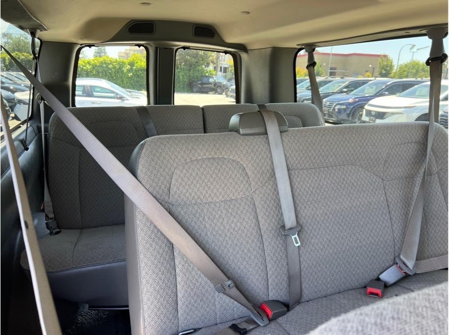 2024 Chevrolet Express 3500 Passenger LT Extended Van 3D