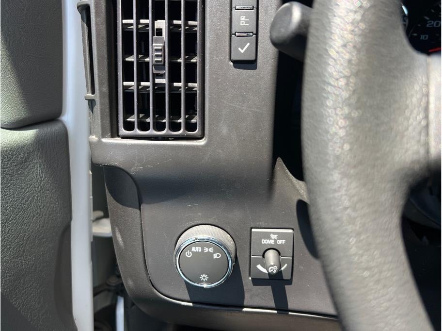 2024 Chevrolet Express 3500 Passenger LT Extended Van 3D