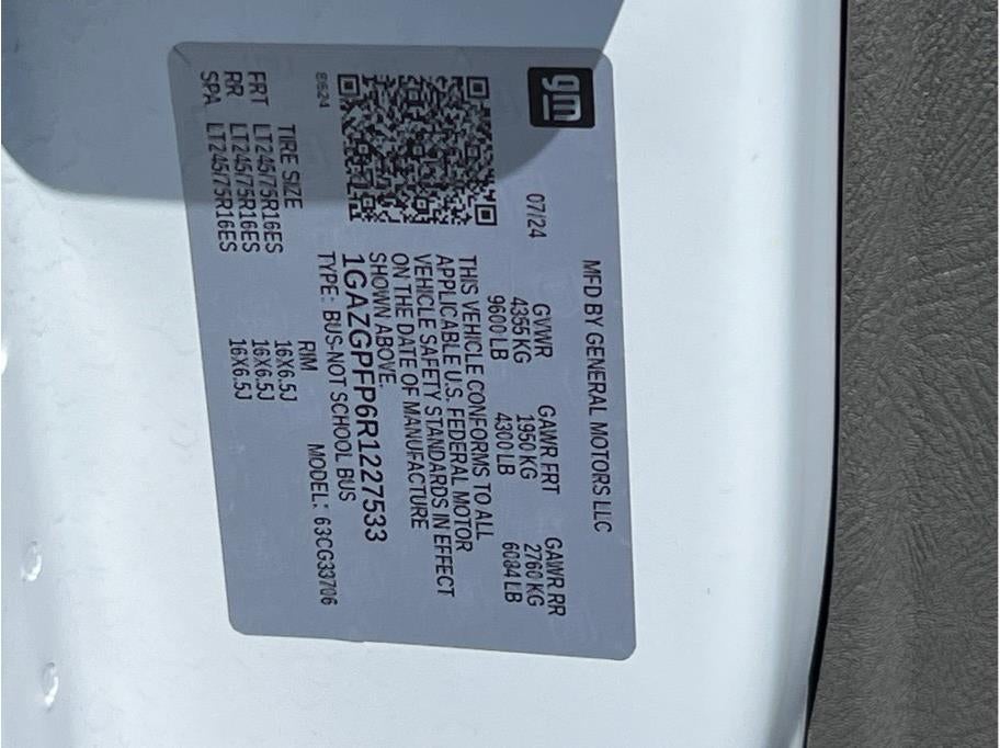 2024 Chevrolet Express 3500 Passenger LT Extended Van 3D