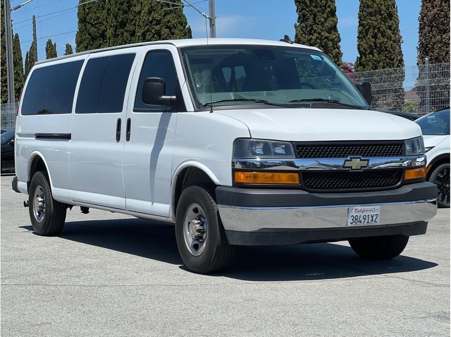 2024 Chevrolet Express 3500 Passenger LT Extended Van 3D