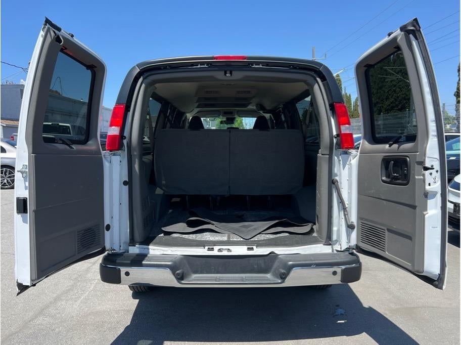 2024 Chevrolet Express 3500 Passenger LT Extended Van 3D