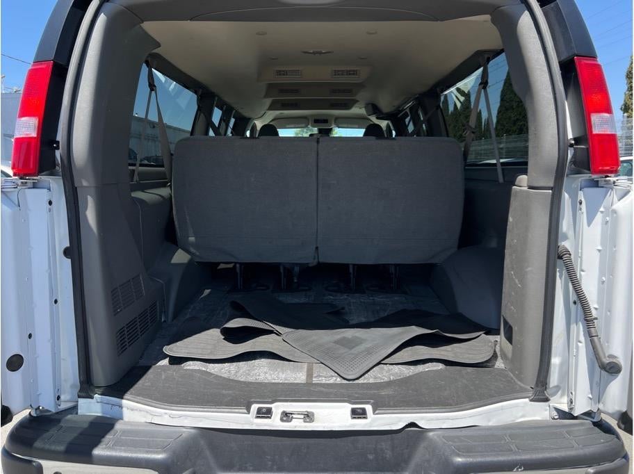 2024 Chevrolet Express 3500 Passenger LT Extended Van 3D