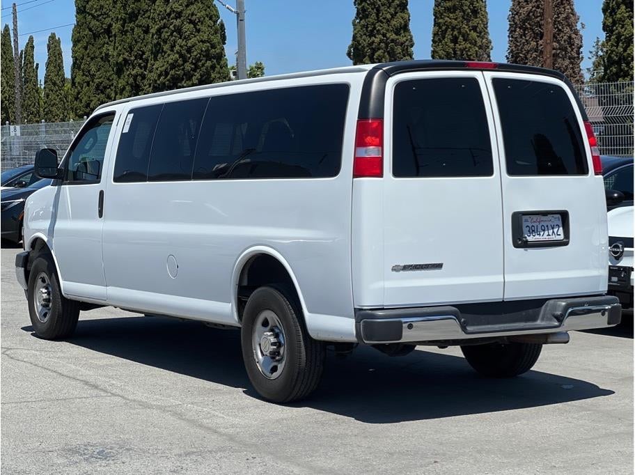 2024 Chevrolet Express 3500 Passenger LT Extended Van 3D