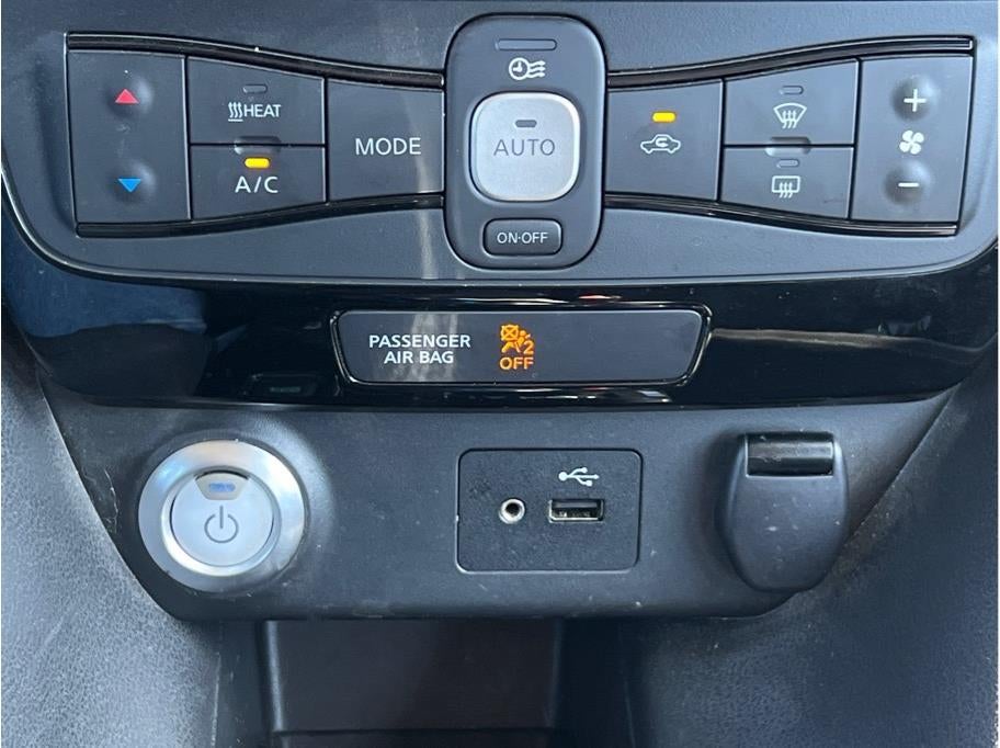 2018 Nissan LEAF SV Hatchback 4D