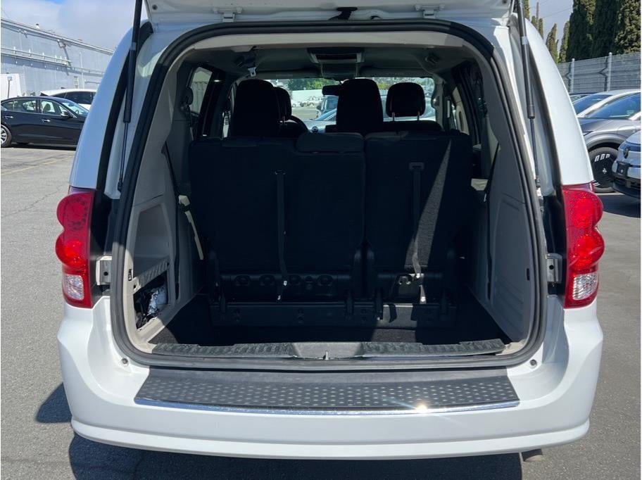 2017 Dodge Grand Caravan Passenger SE Minivan 4D