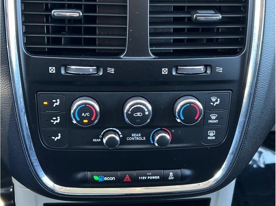 2017 Dodge Grand Caravan Passenger SE Minivan 4D