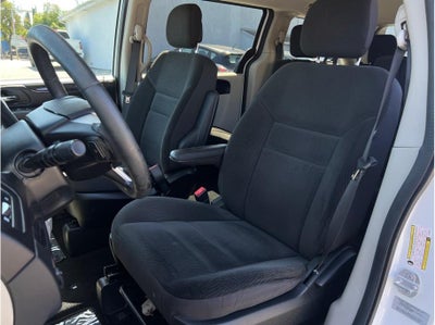 2017 Dodge Grand Caravan Passenger SE Minivan 4D