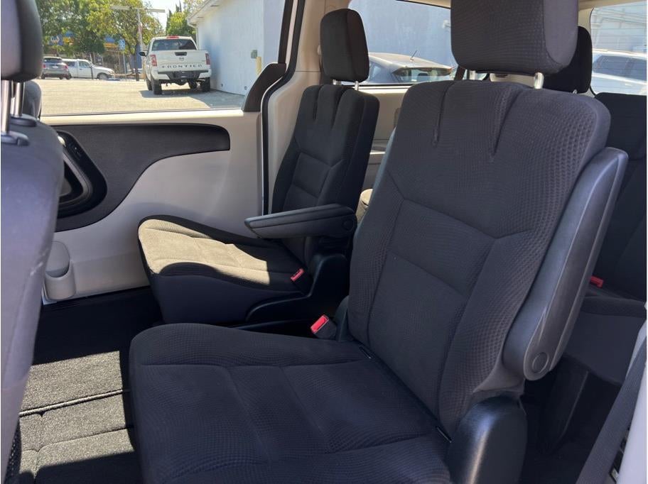 2017 Dodge Grand Caravan Passenger SE Minivan 4D