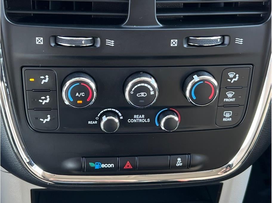 2018 Dodge Grand Caravan Passenger SE Minivan 4D