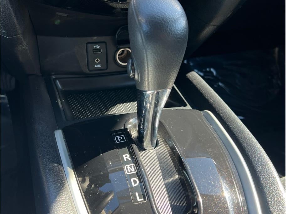 2016 Nissan Rogue SV Sport Utility 4D