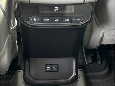 2021 Toyota Highlander XLE Sport Utility 4D