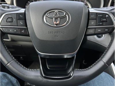 2021 Toyota Highlander XLE Sport Utility 4D