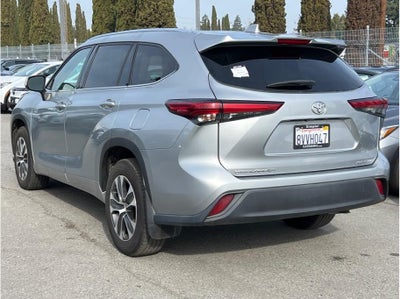 2021 Toyota Highlander XLE Sport Utility 4D