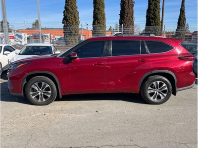 2021 Toyota Highlander XLE Sport Utility 4D