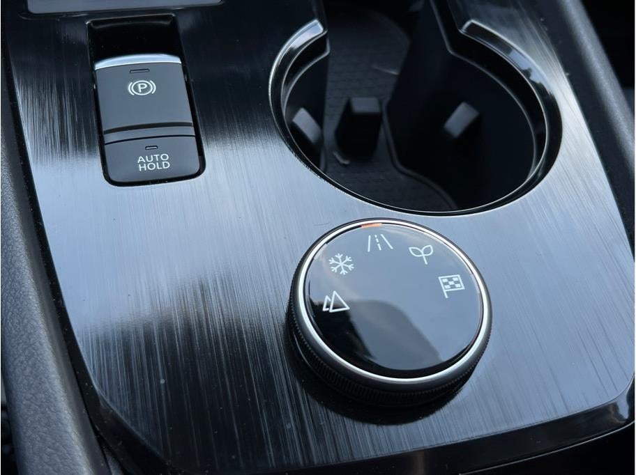 2025 Nissan Rogue SL - Photo 18