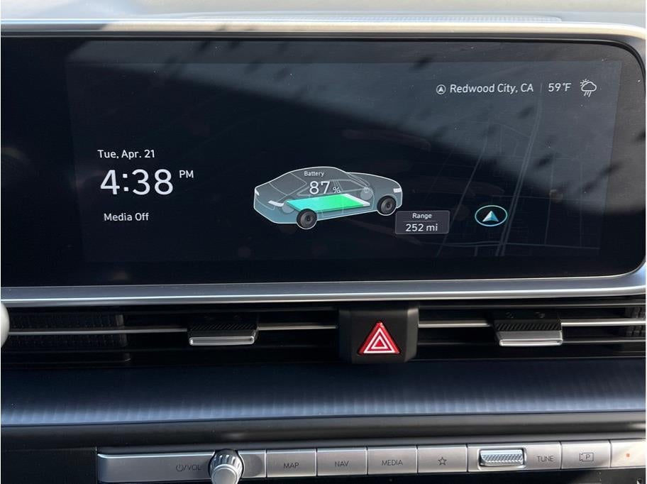 2024 Hyundai IONIQ 6 SE Standard Range Sedan 4D