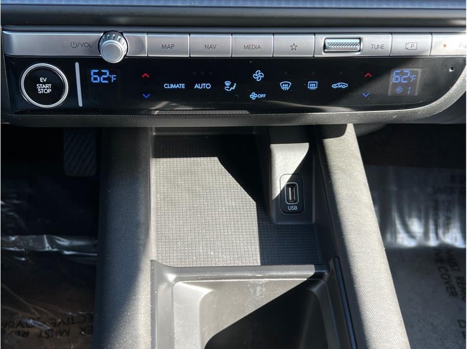 2024 Hyundai IONIQ 6 SE Standard Range Sedan 4D