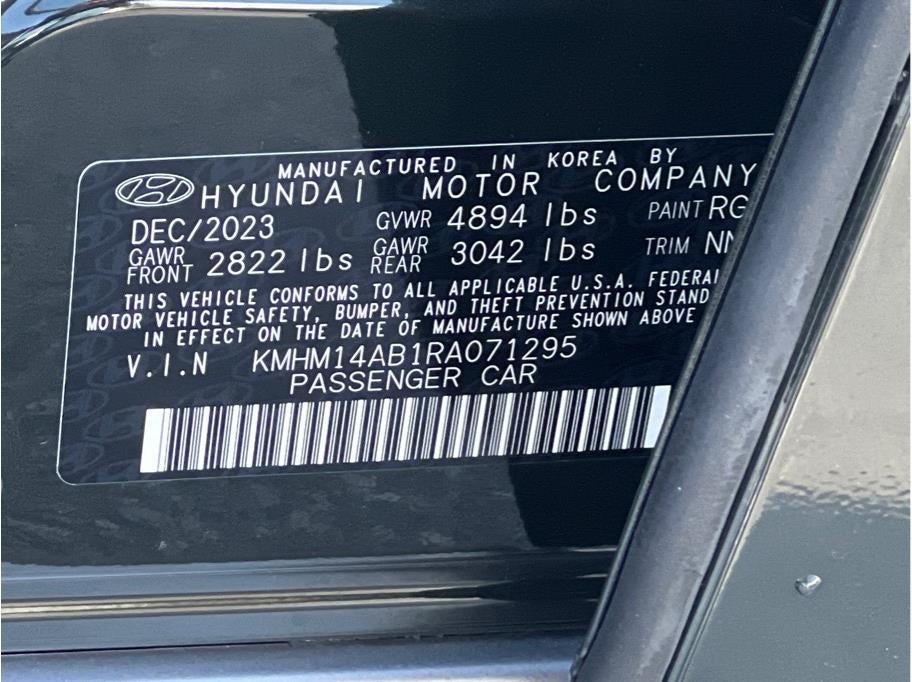 2024 Hyundai IONIQ 6 SE Standard Range Sedan 4D