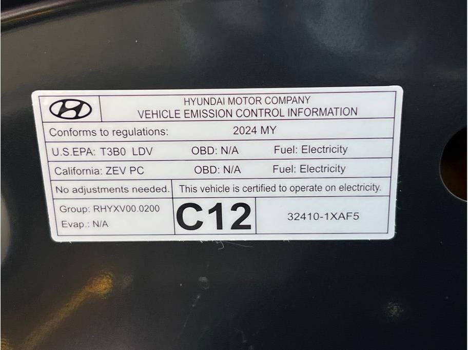 2024 Hyundai IONIQ 6 SE Standard Range Sedan 4D