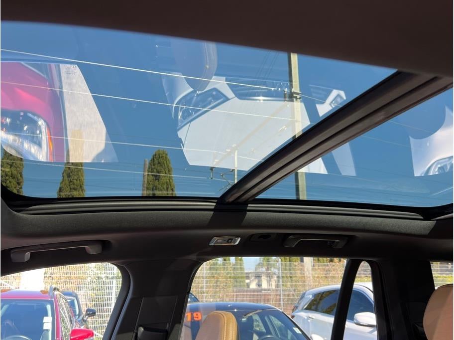 2019 Volvo XC90 T8 Momentum Sport Utility 4D