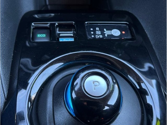 2018 Nissan LEAF SV Hatchback 4D