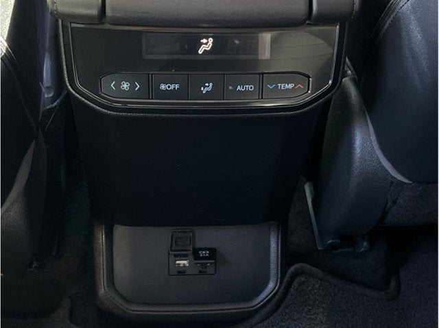 2021 Toyota Highlander XLE Sport Utility 4D