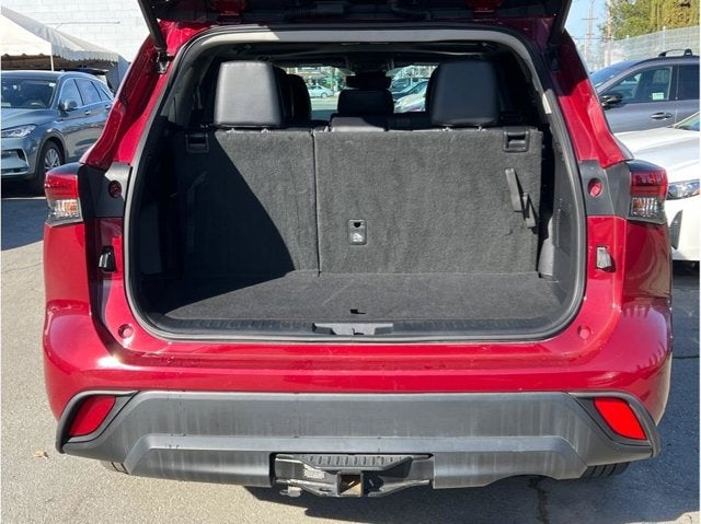 2021 Toyota Highlander XLE Sport Utility 4D