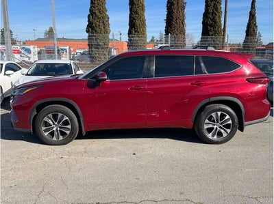 2021 Toyota Highlander XLE Sport Utility 4D
