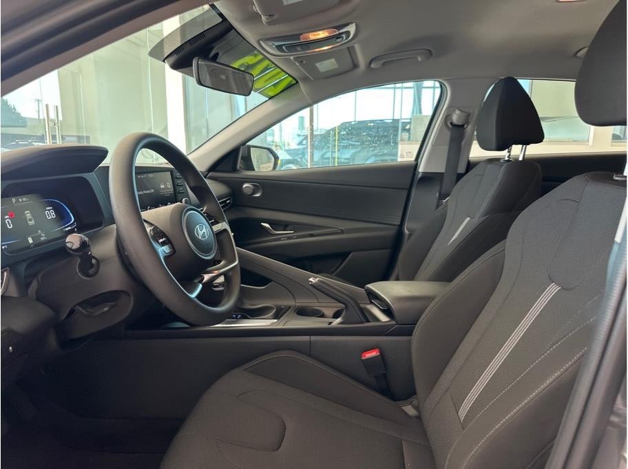 2025 Hyundai Elantra SE Sedan 4D