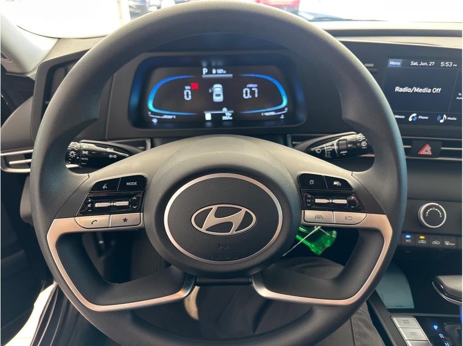 2025 Hyundai Elantra SE Sedan 4D