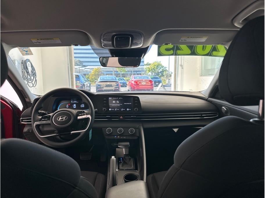 2025 Hyundai Elantra SE Sedan 4D