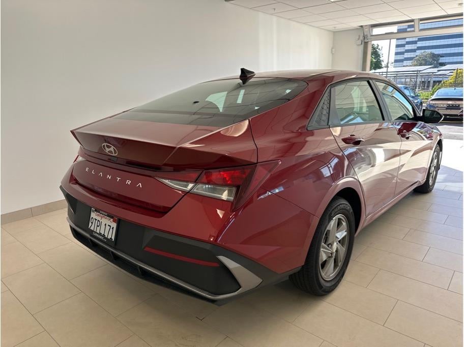 2025 Hyundai Elantra SE Sedan 4D