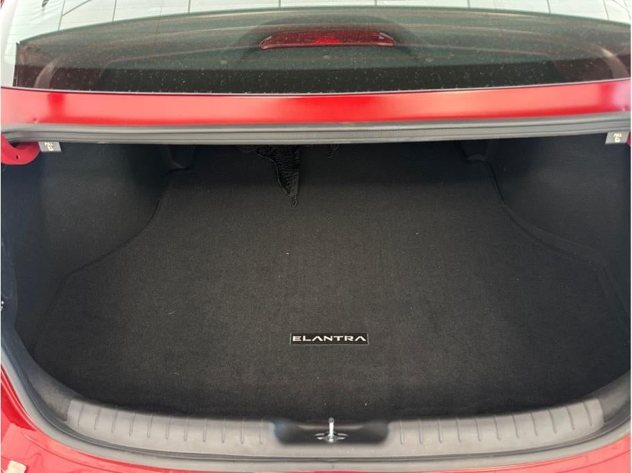 2025 Hyundai Elantra SE Sedan 4D